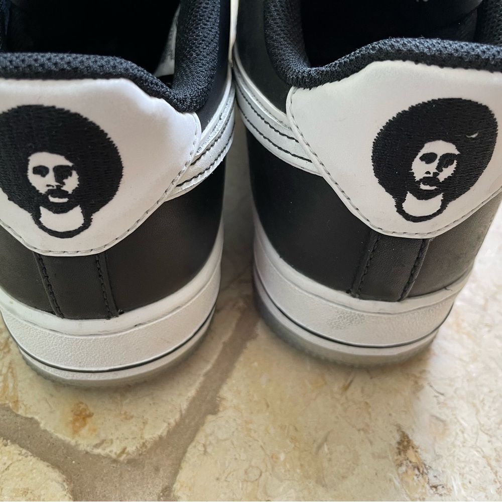 Nike Colin Kaepernick - Size 7.5 Used - image 1